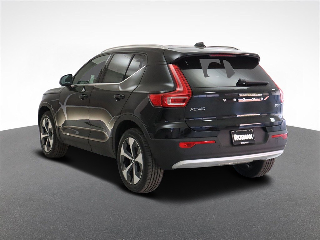 2025 Volvo XC40 Core photo 3