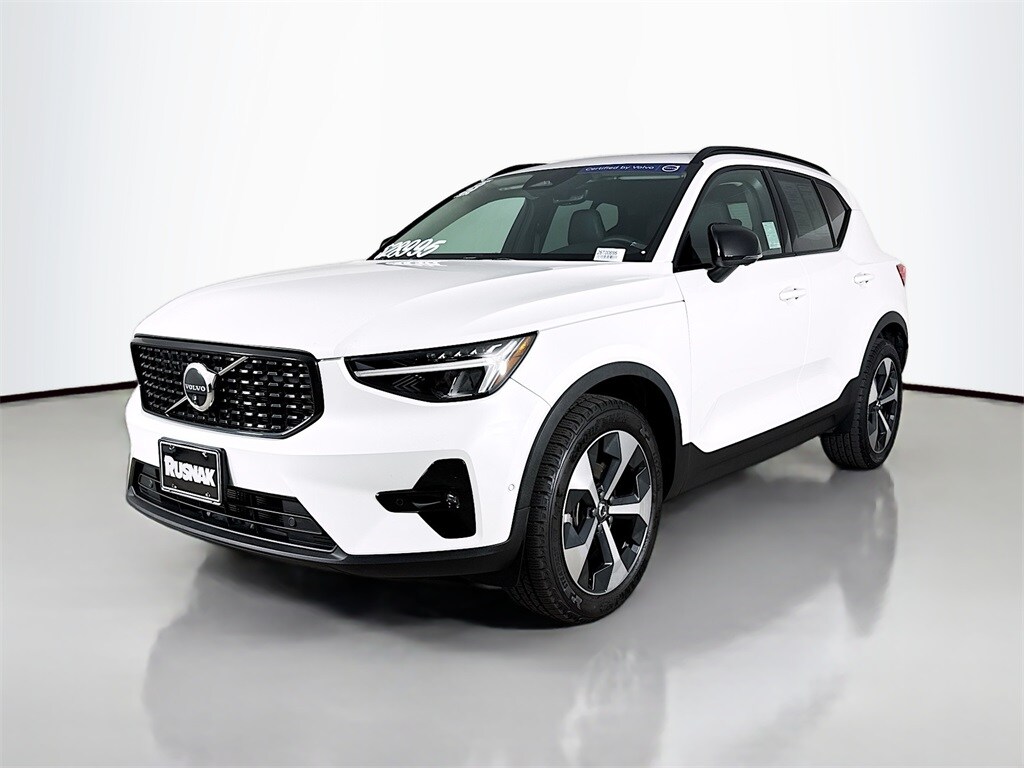 2023 Volvo XC40 Plus photo 3