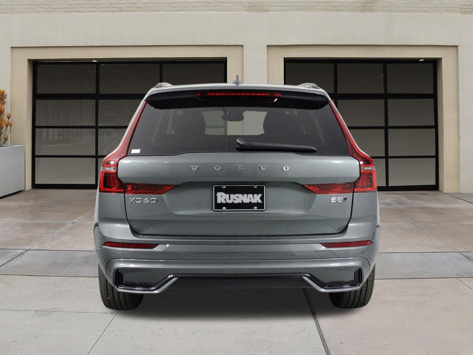 2026 Volvo XC60 B5 Plus photo 3