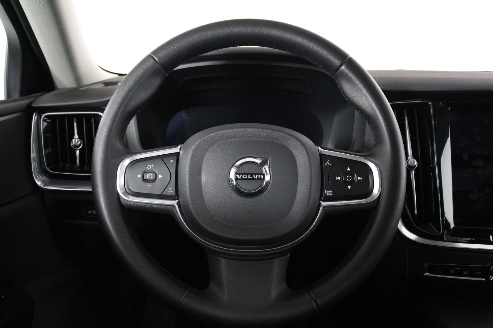 2023 Volvo S60 B5 Core Dark Theme photo 3