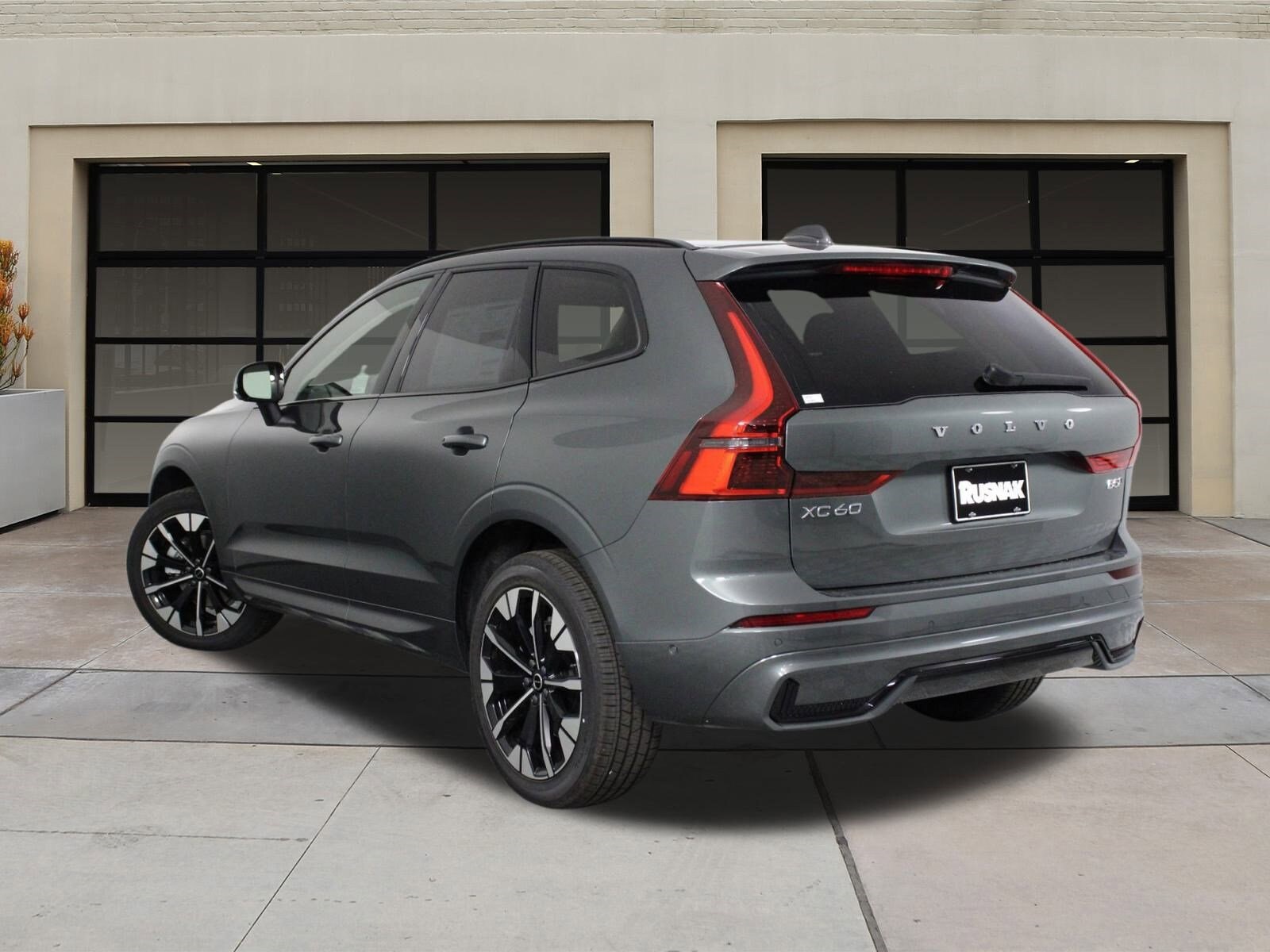 2026 Volvo XC60 B5 Plus photo 2