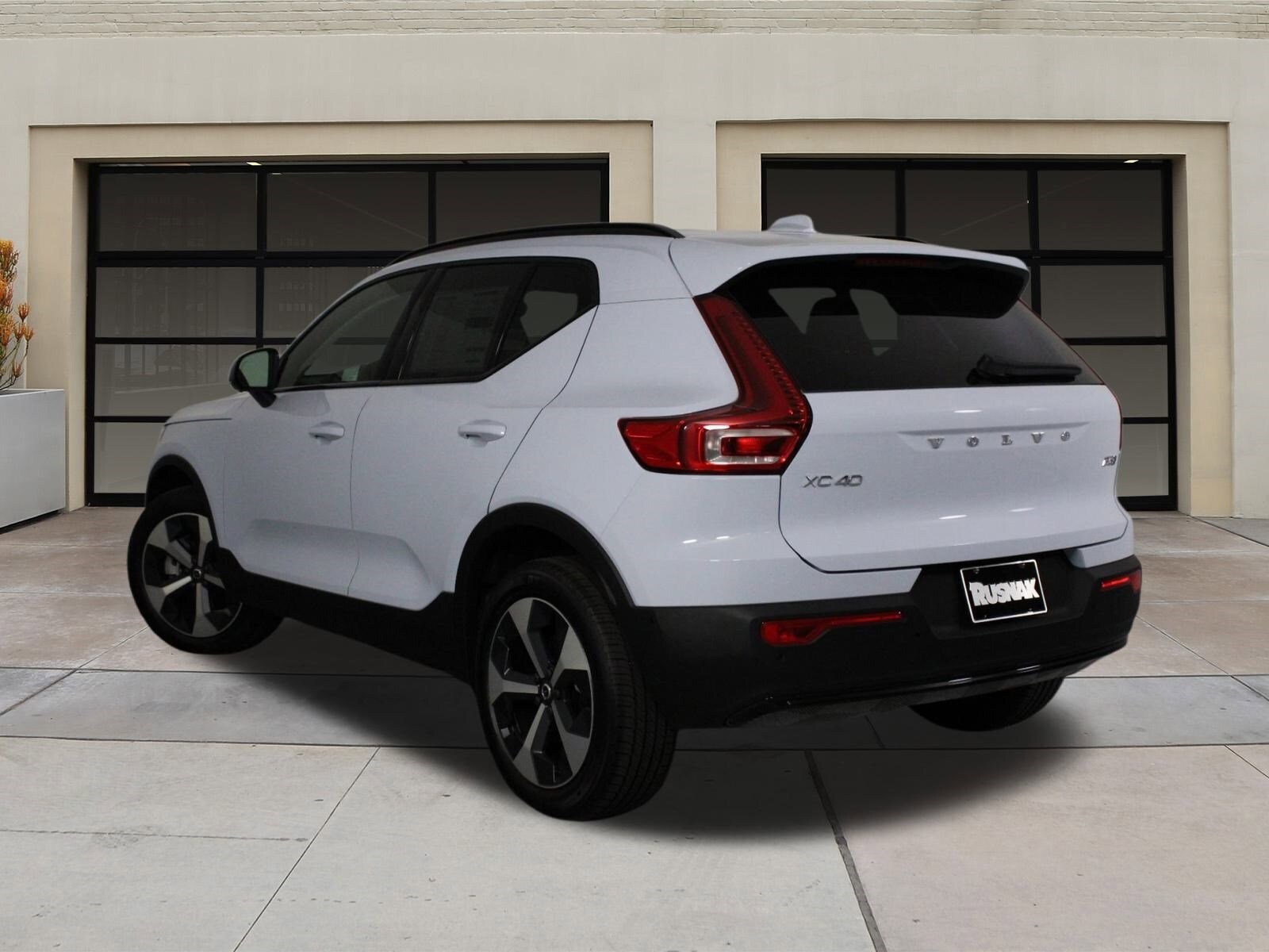 2026 Volvo XC40 AWD Plus photo 3