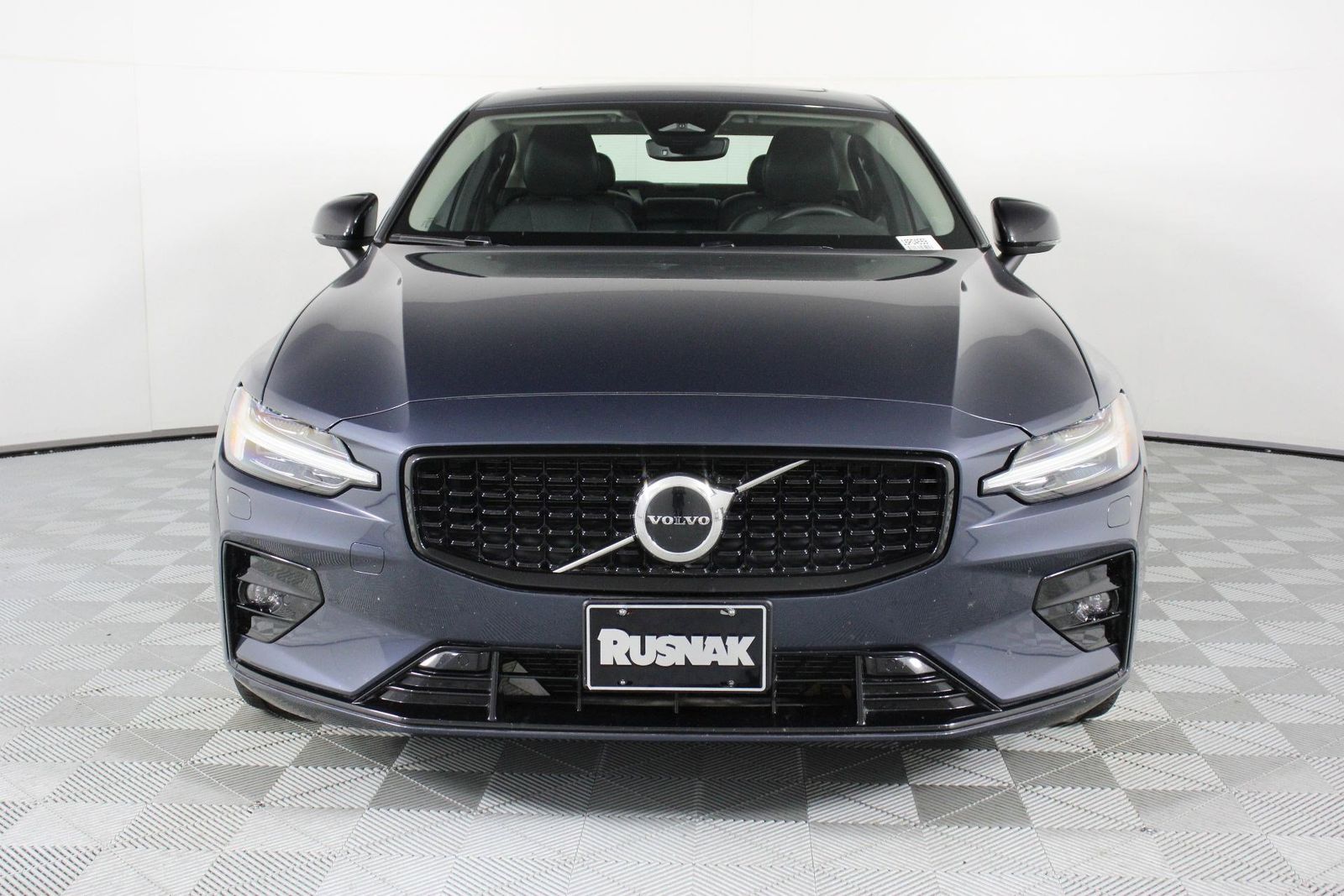 2023 Volvo S60 B5 Core Dark Theme photo 5