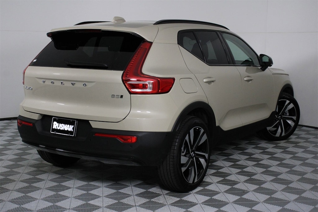 Certified 2026 Volvo XC40 B5 Ultra SUV