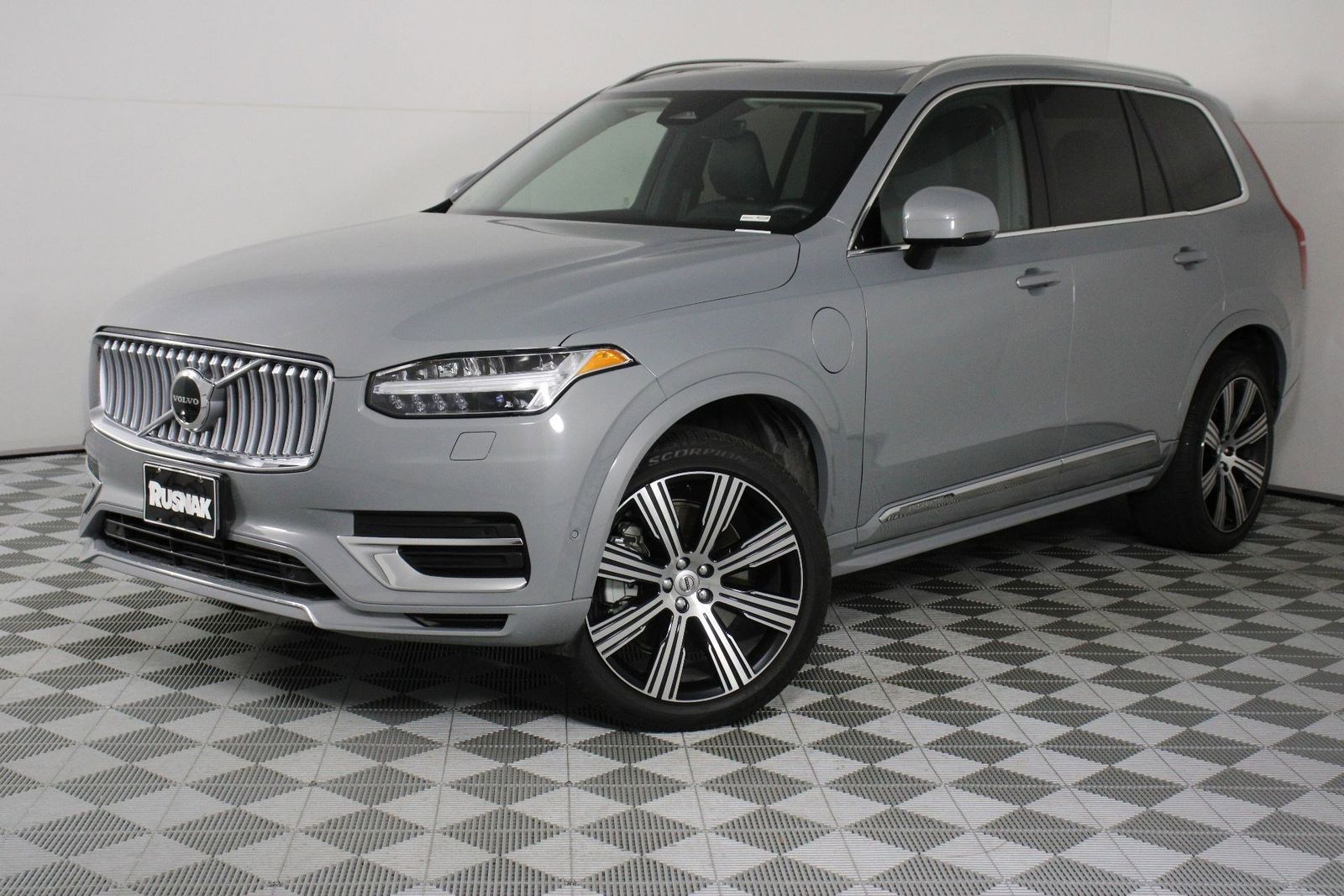 2024 Volvo XC90 plug-in hybrid T8 Plus 6 Passenger photo 2