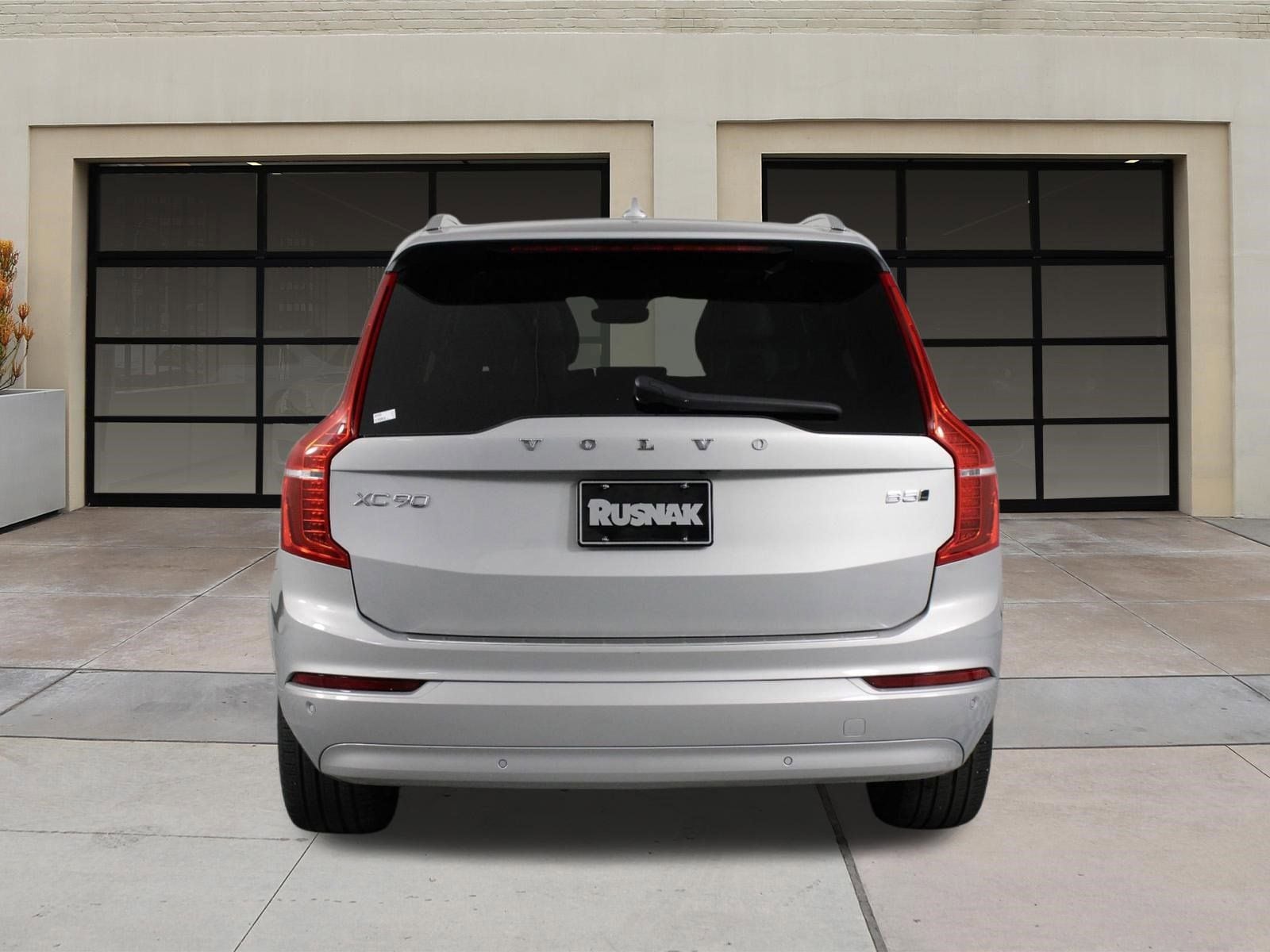 2023 Volvo XC90 B5 Core photo 4