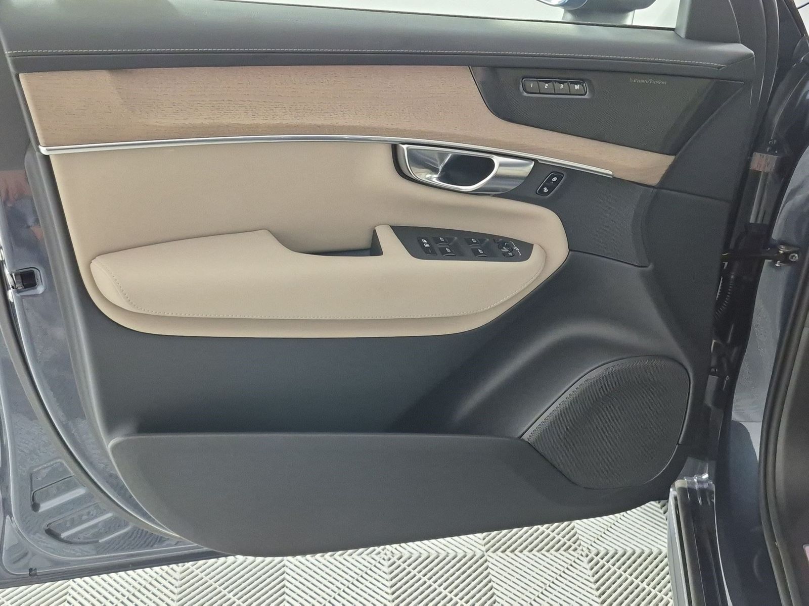 2026 Volvo XC90 Plus - Photo 15