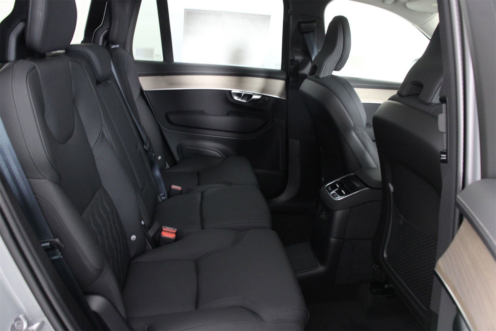 2026 Volvo XC90 Plus - Photo 11
