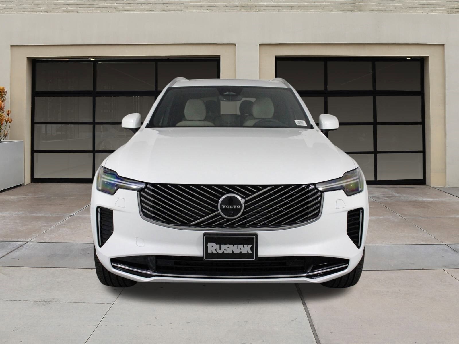 2026 Volvo XC90 Plus photo 2