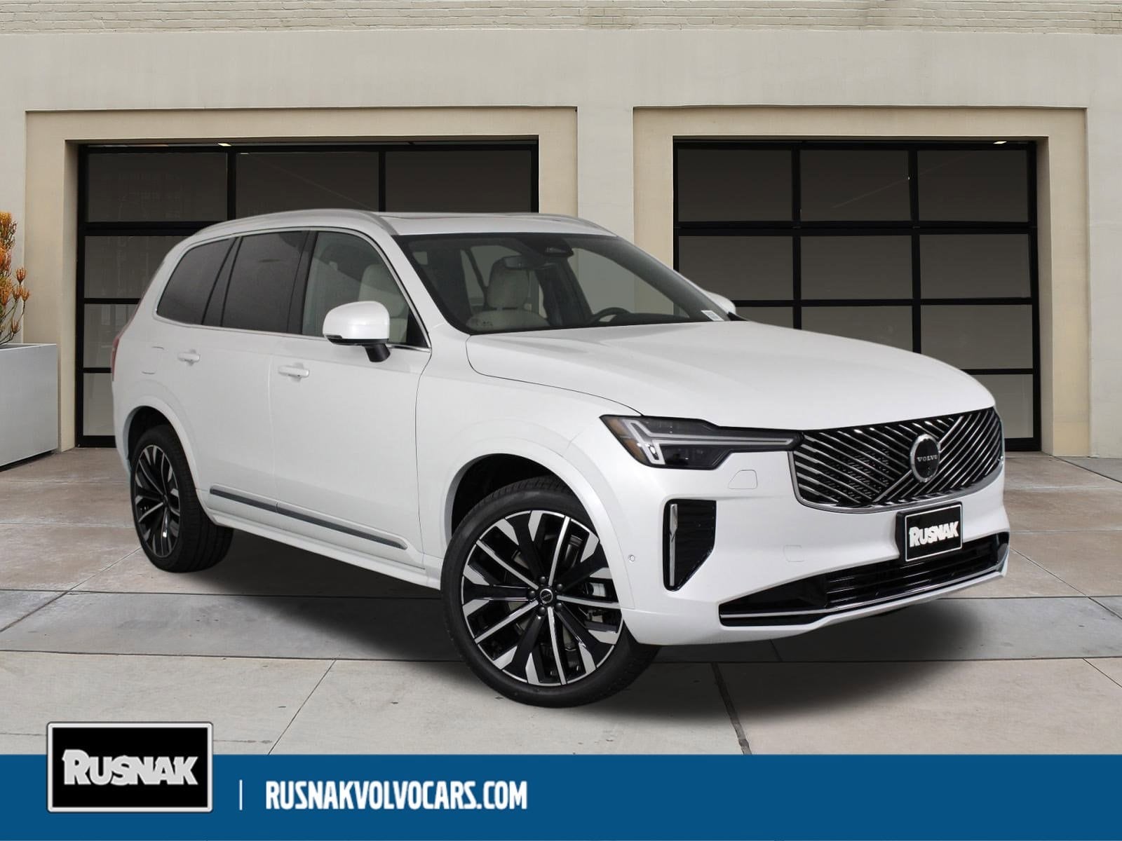 2026 Volvo XC90 Plus's photo