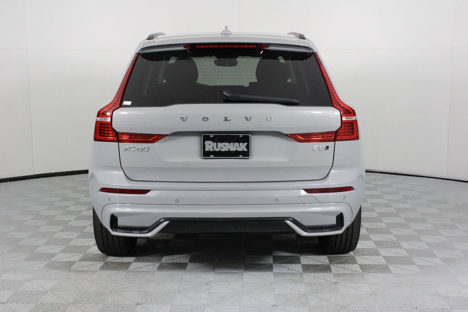 2025 Volvo XC60 B5 Core photo 4