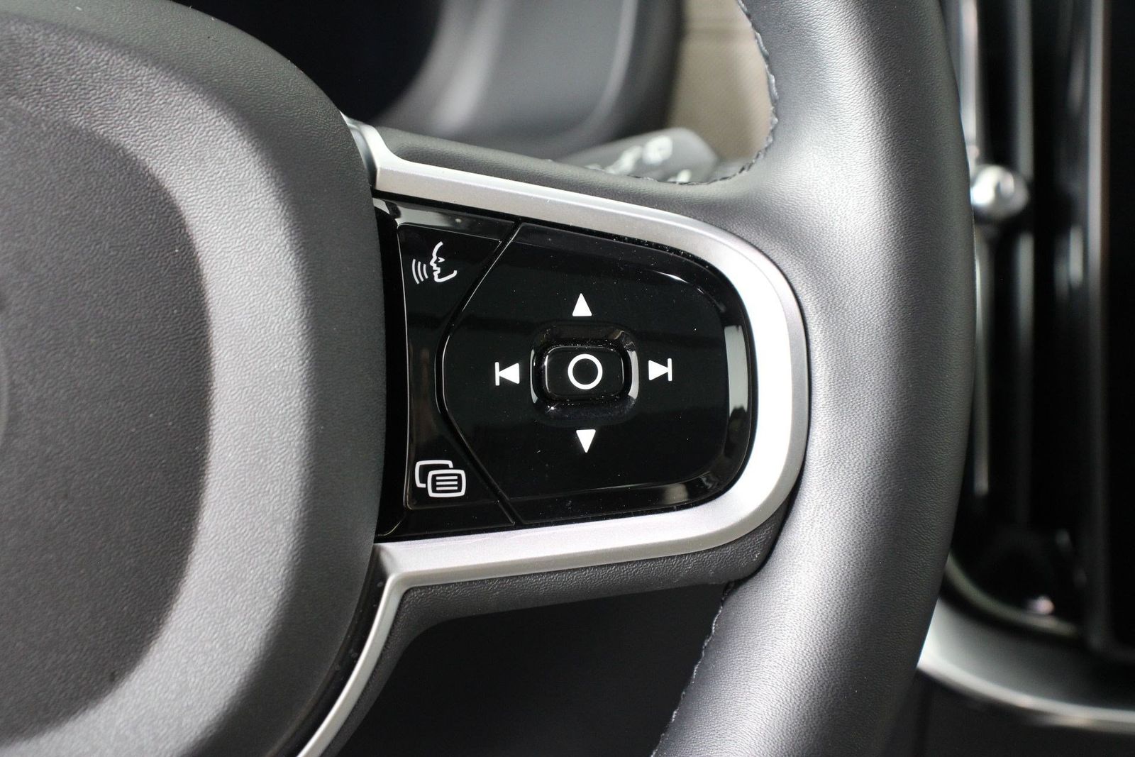 2026 Volvo XC90 Plus - Photo 11