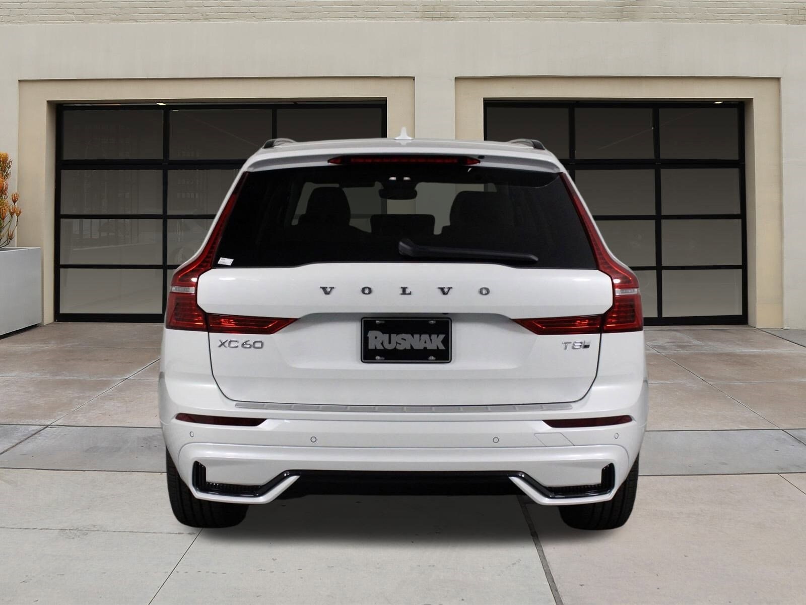 2025 Volvo XC60 Hybrid T8 Plus photo 4