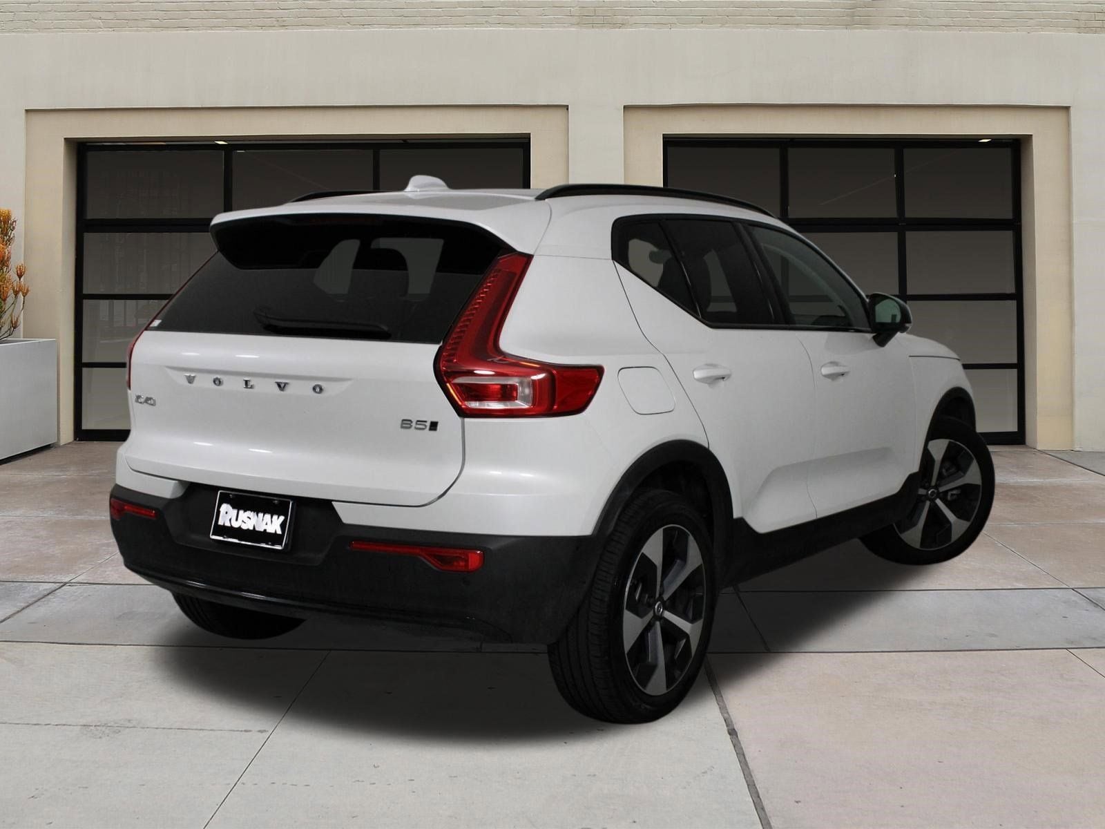 2026 Volvo XC40 Plus - Photo 4
