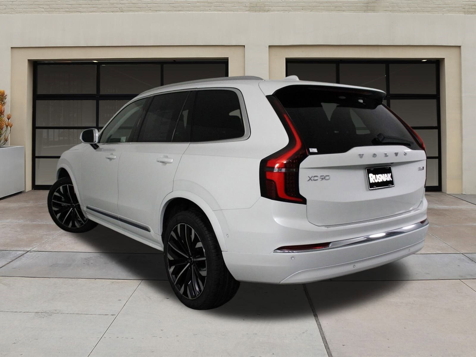 2025 Volvo XC90 Plus photo 3