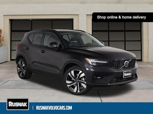 2025 Volvo XC40 B5 Plus Dark Theme SUV