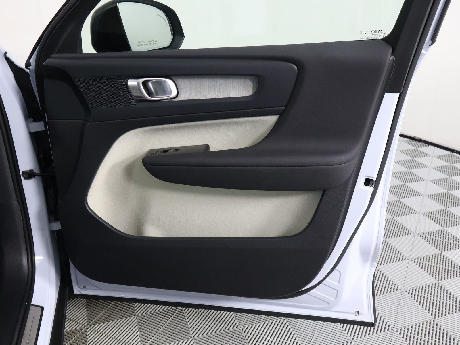 2026 Volvo XC40 Plus - Photo 21