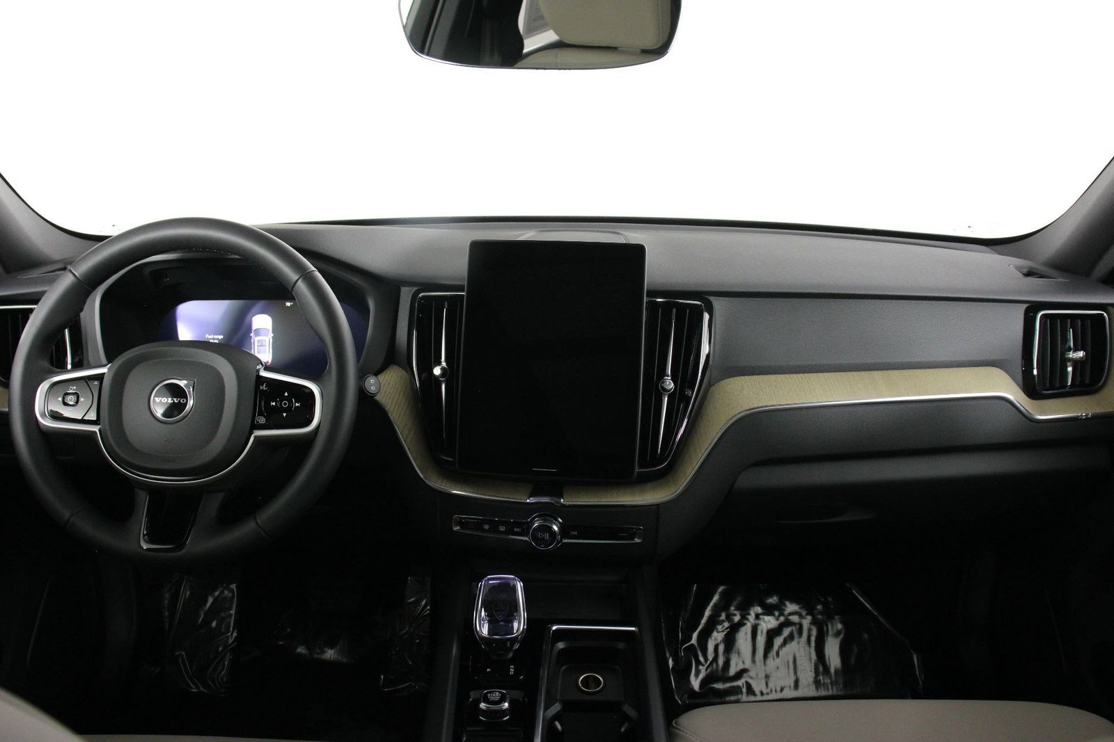 2026 Volvo XC60 B5 Plus photo 6