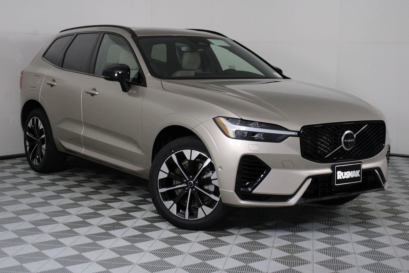 2026 Volvo XC60 T8 Plus Dark AWD's photo
