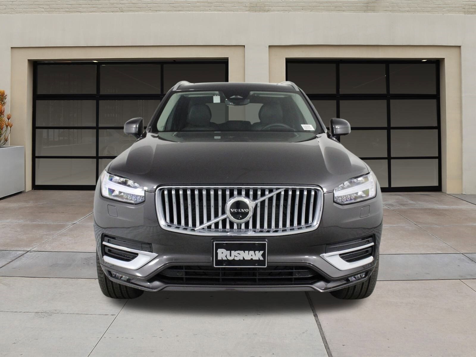 2025 Volvo XC90 photo 2