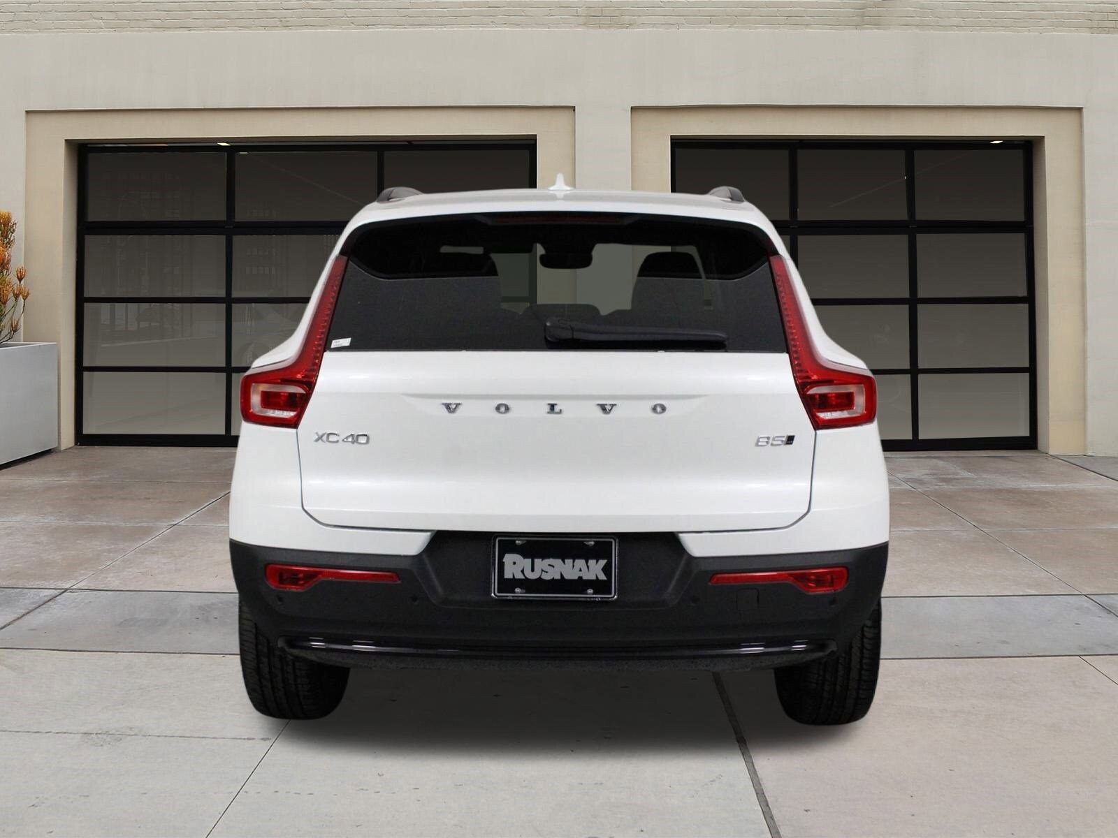 2026 Volvo XC40 Plus photo 3