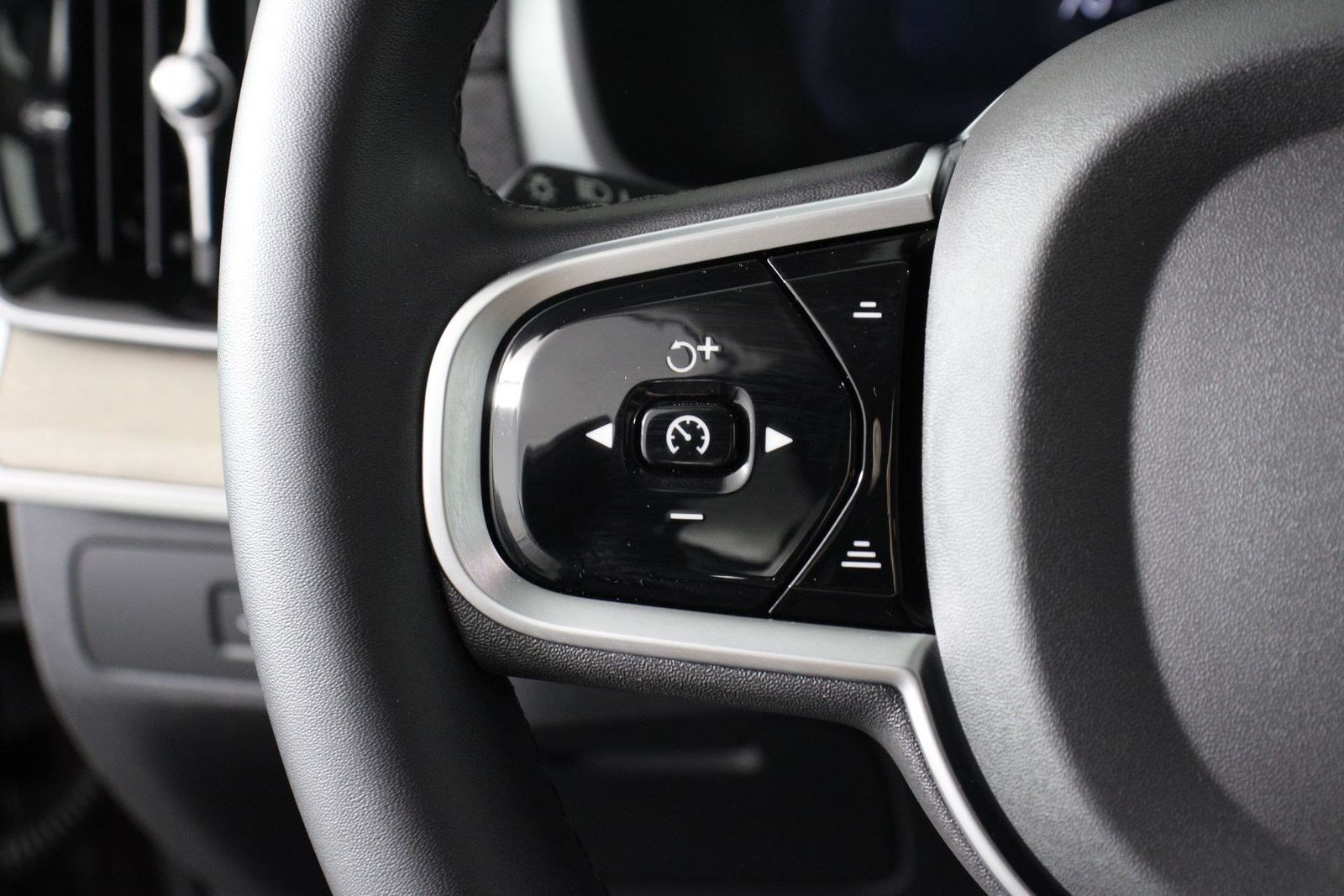 2026 Volvo XC90 Plus - Photo 10