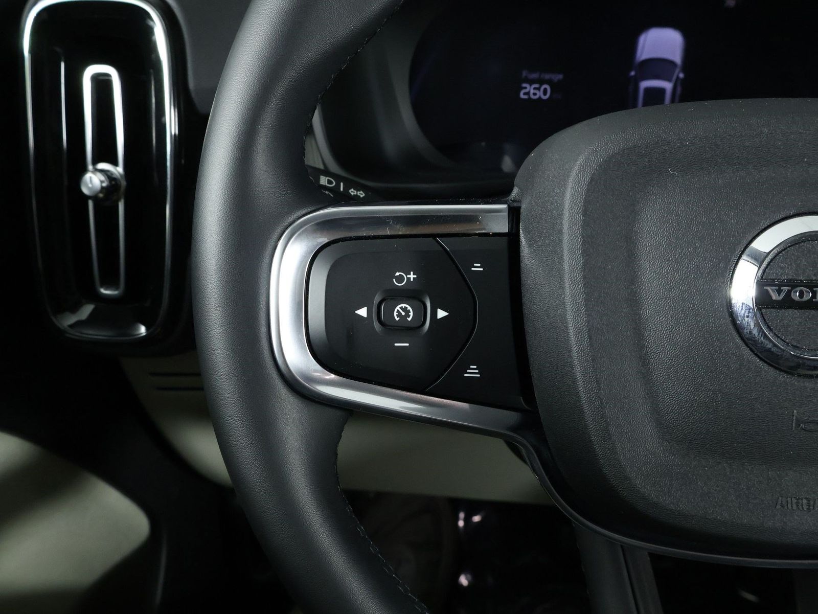 2026 Volvo XC40 Plus - Photo 10