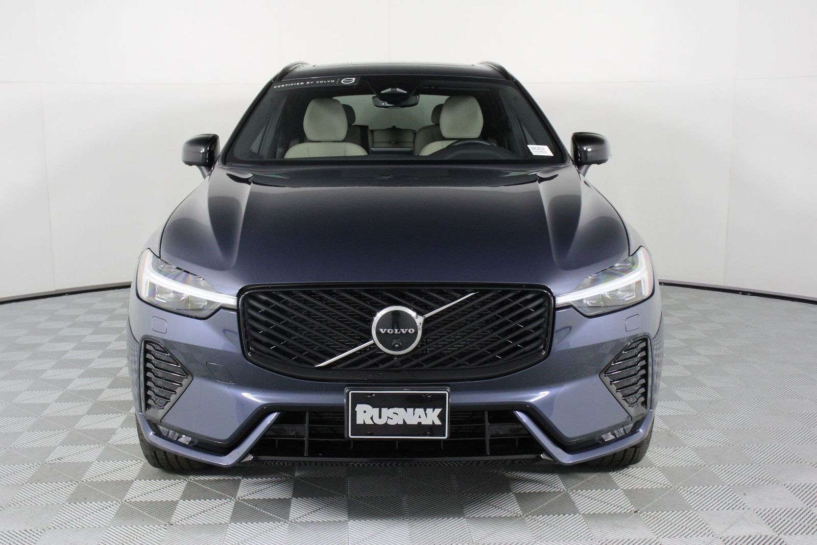 2026 Volvo XC60 B5 Plus photo 5