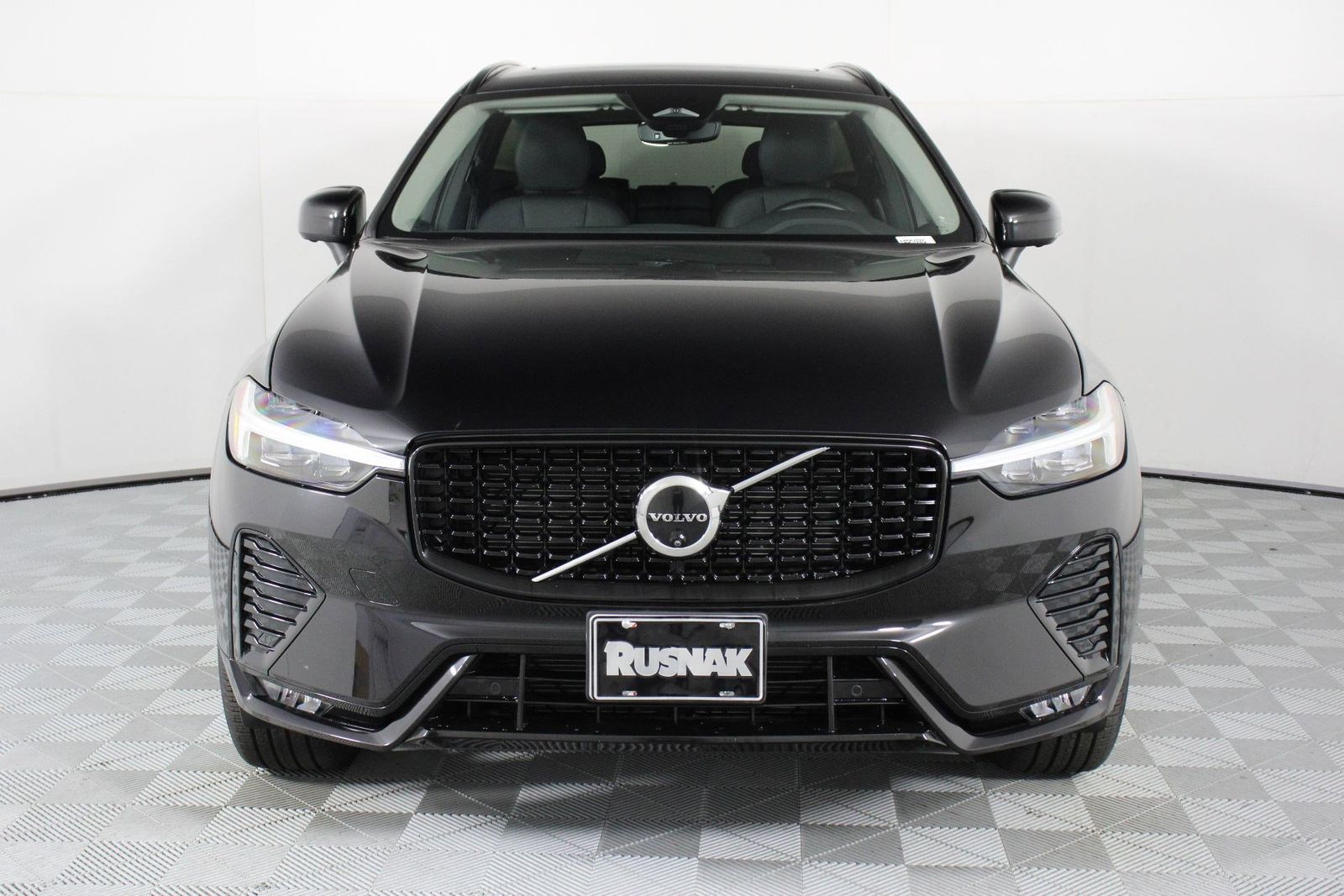 2025 Volvo XC60 B5 Plus photo 5