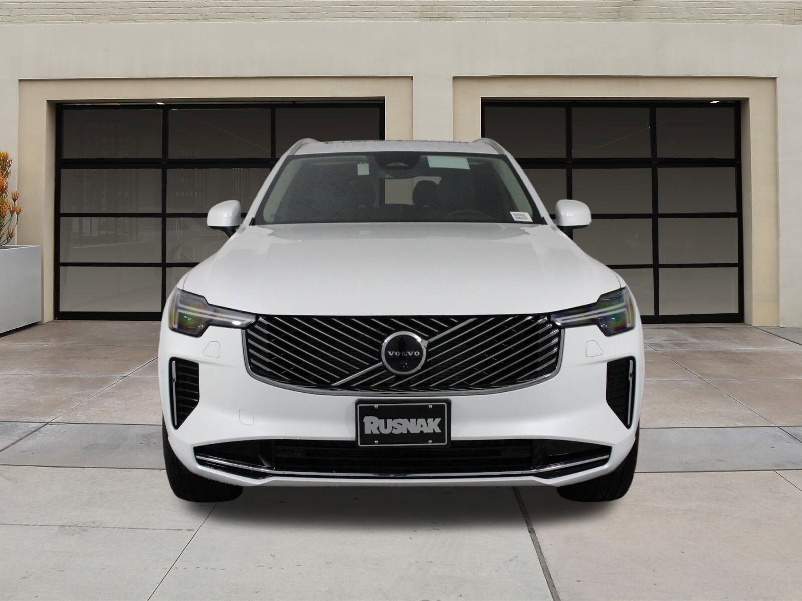 2025 Volvo XC90 Plus photo 2