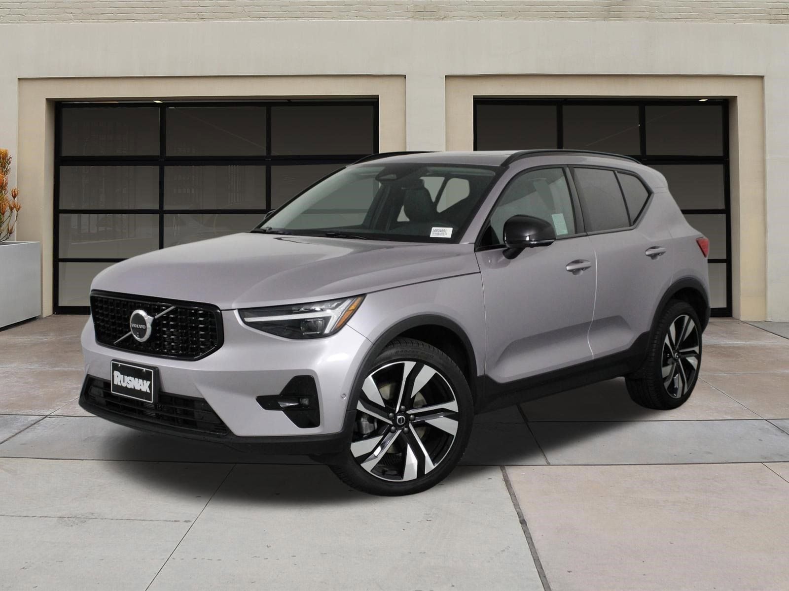 2026 Volvo XC40 B5 Ultra photo 2