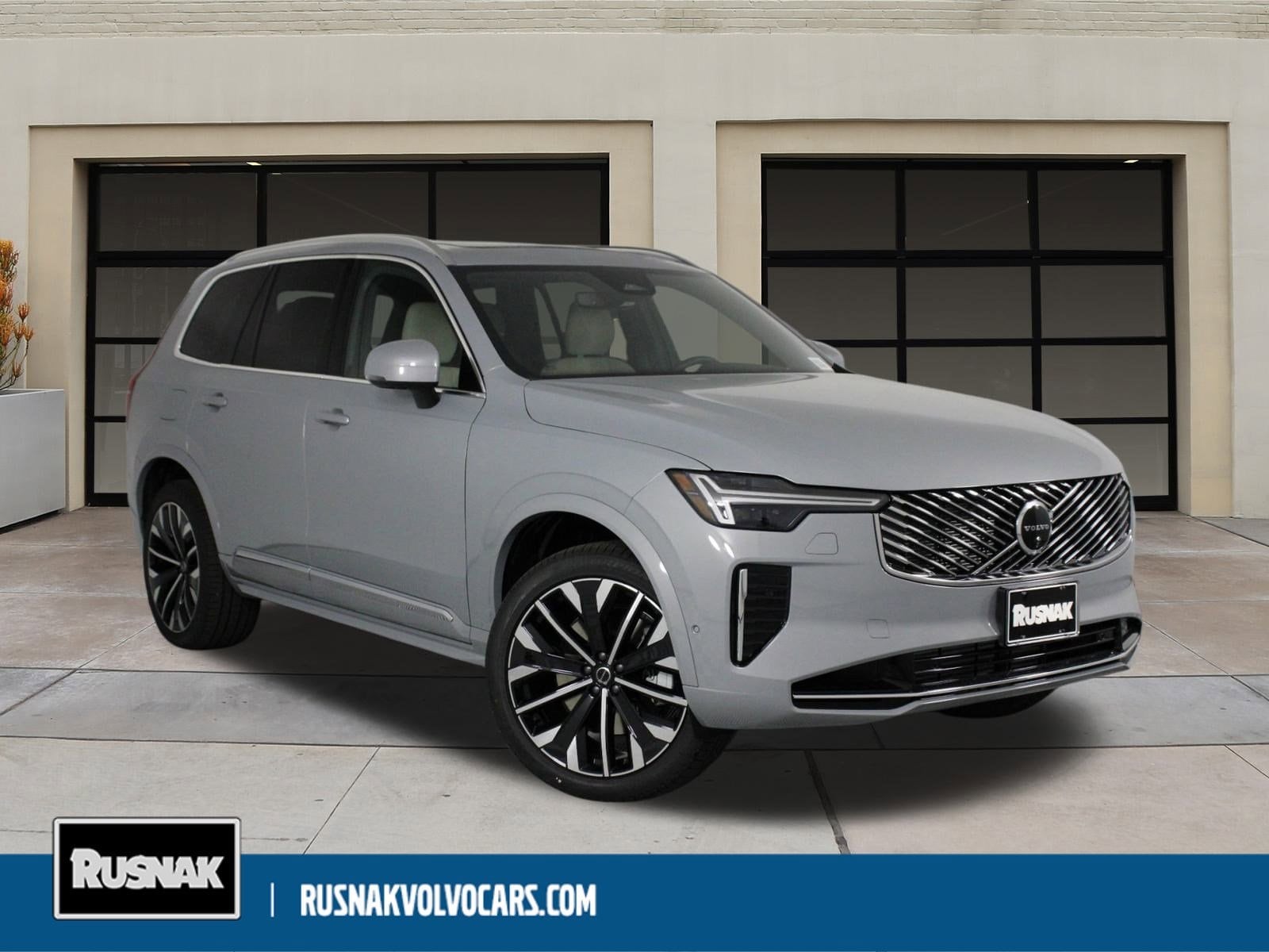 2026 Volvo XC90 Plus's photo