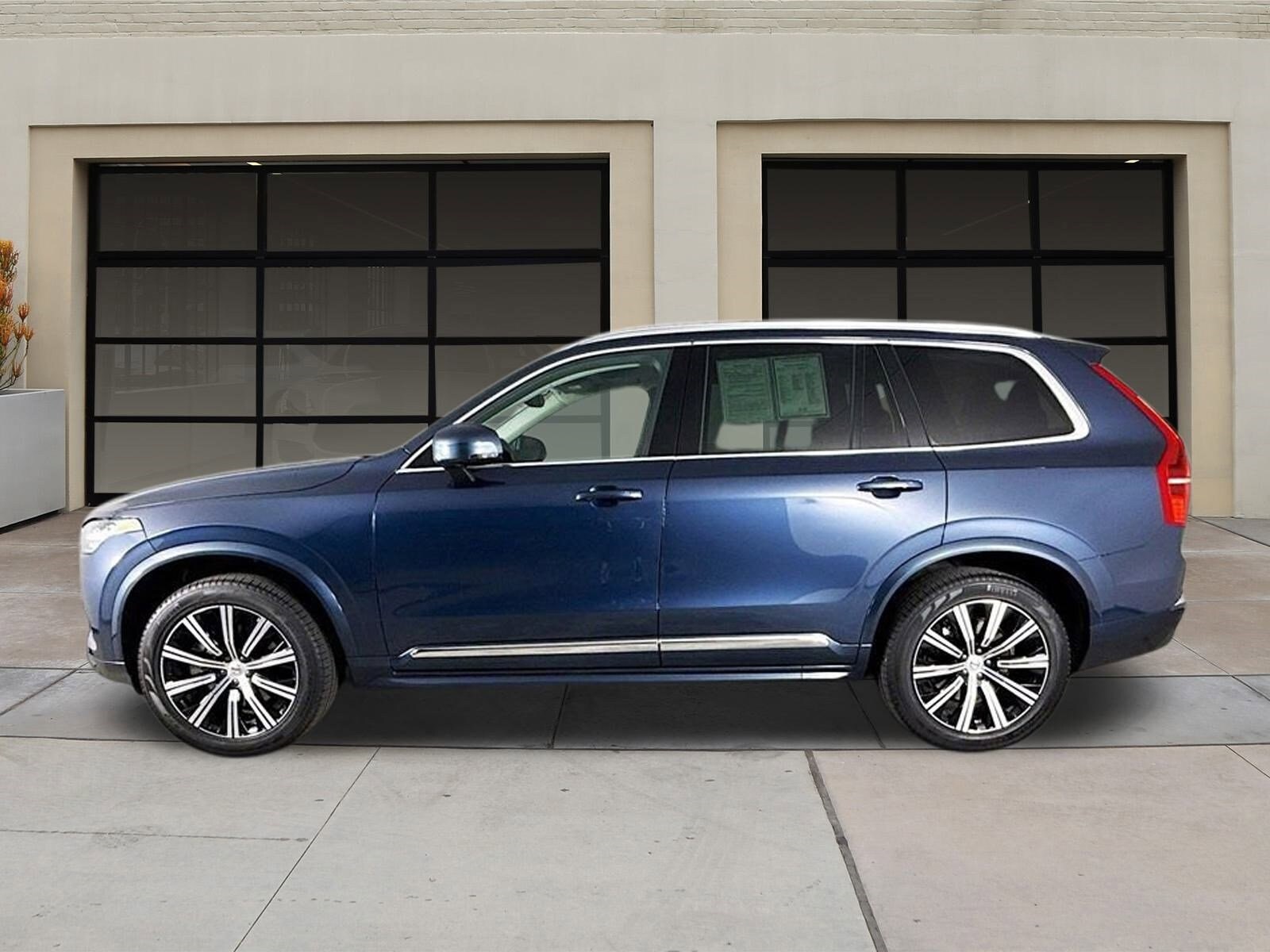 2025 Volvo XC90 B5 Core photo 3