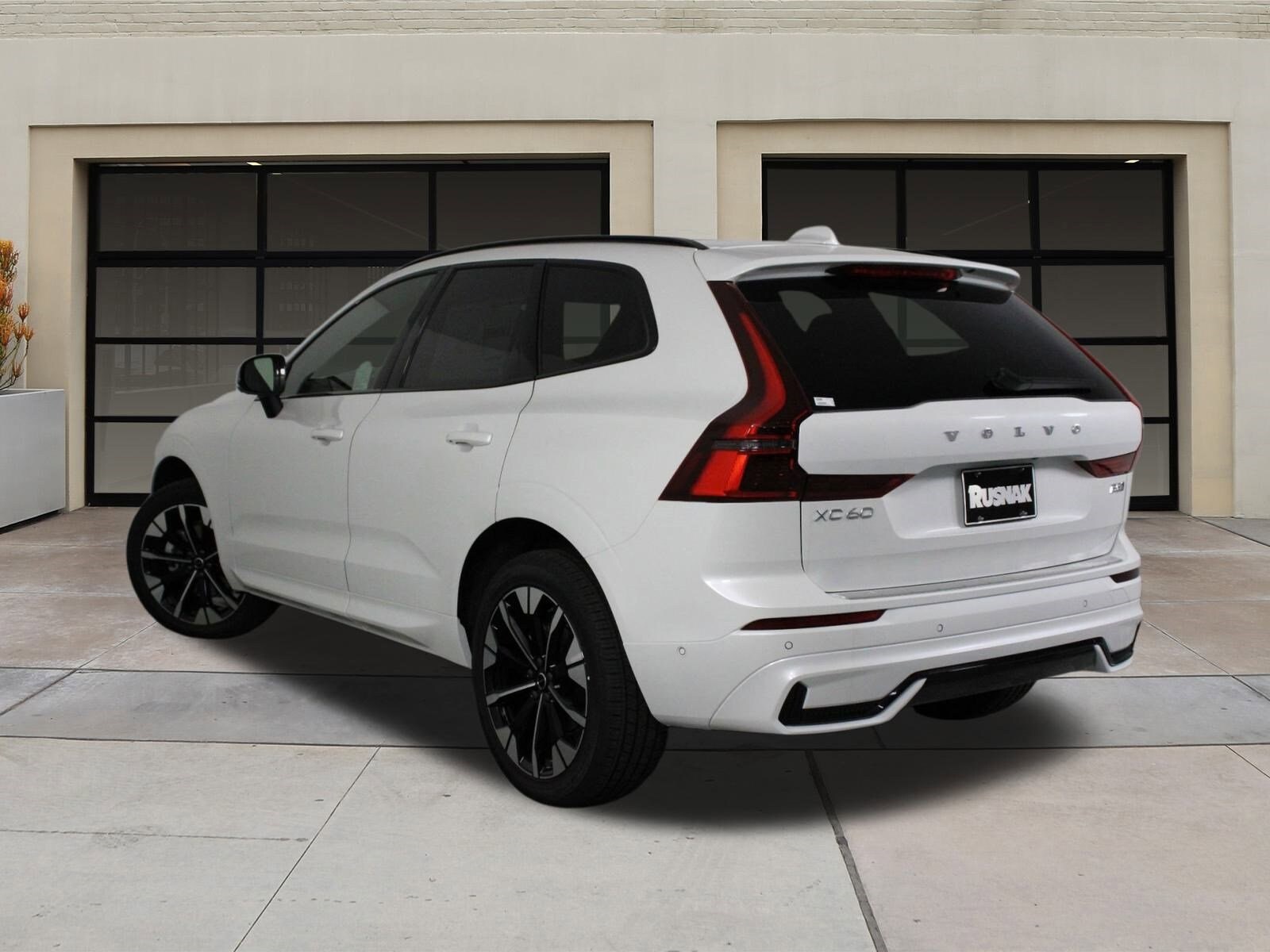 2026 Volvo XC60 B5 Plus photo 3
