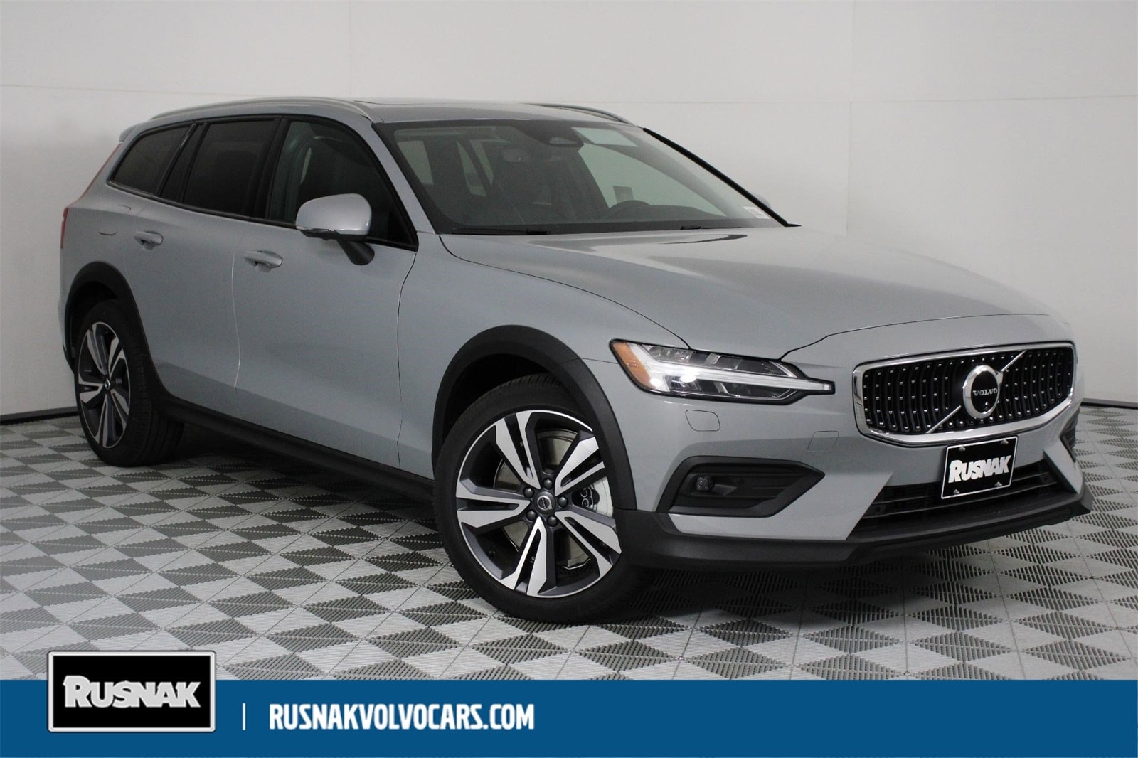2026 Volvo V60 Cross Country Plus's photo