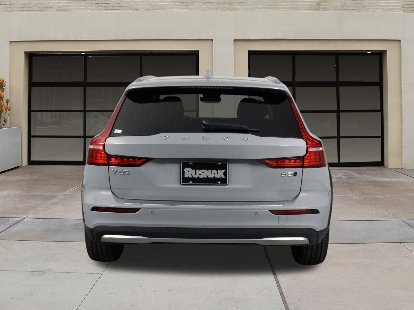 2026 Volvo V60 Cross Country B5 photo 4