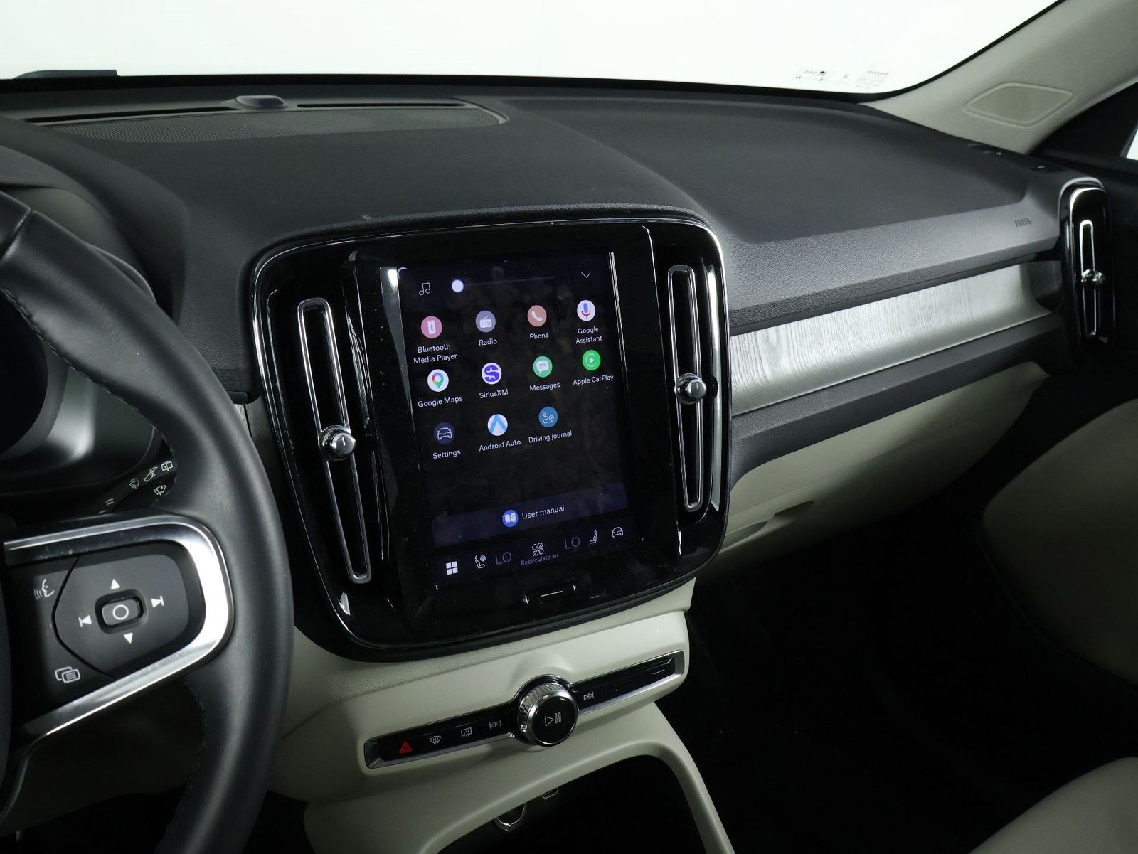 2026 Volvo XC40 Plus - Photo 9