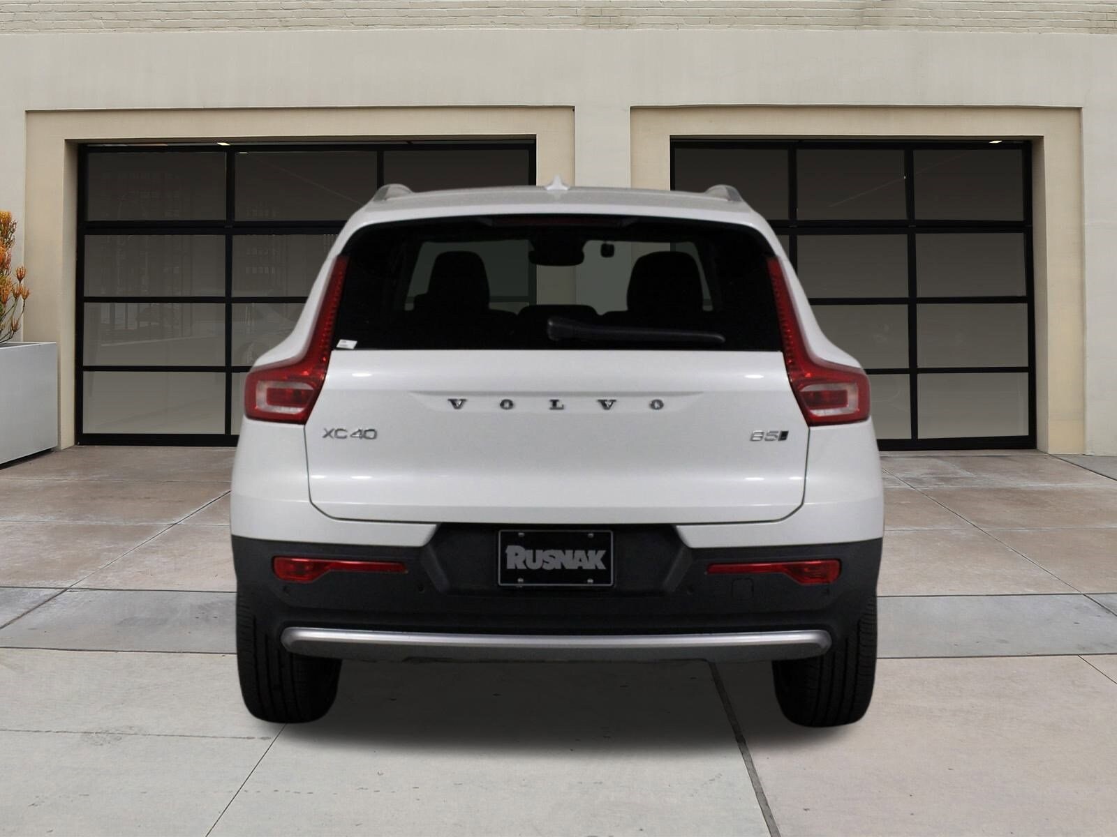 2025 Volvo XC40 Plus photo 4