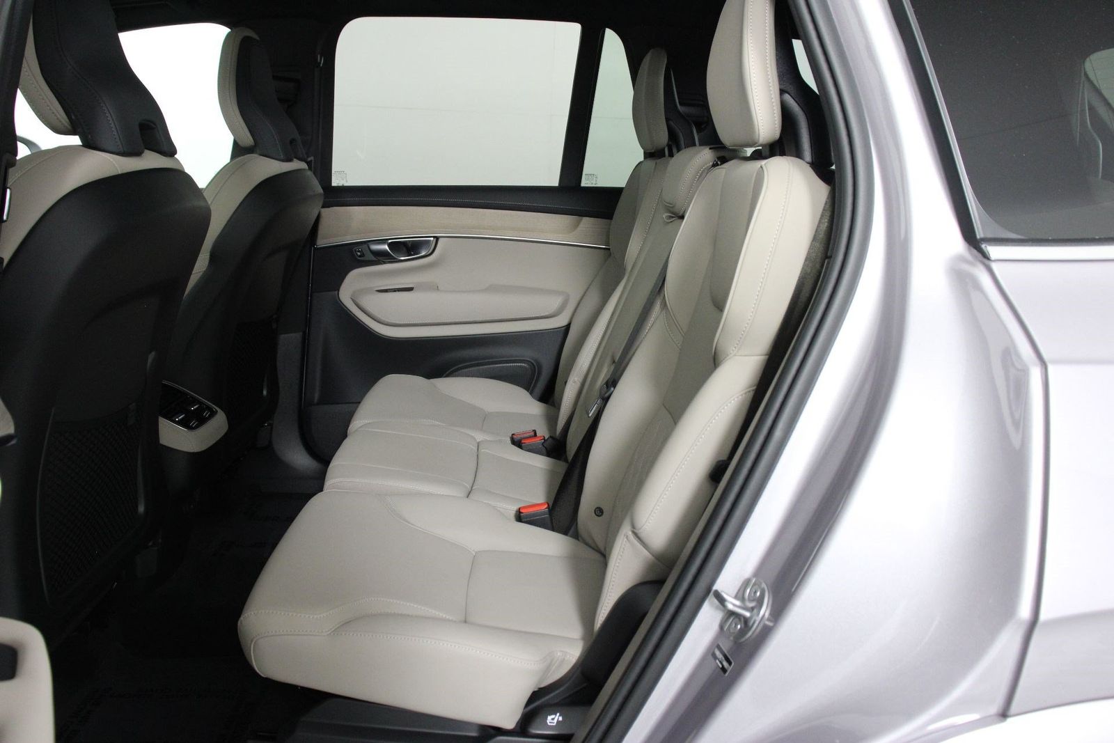 2026 Volvo XC90 Plus - Photo 32