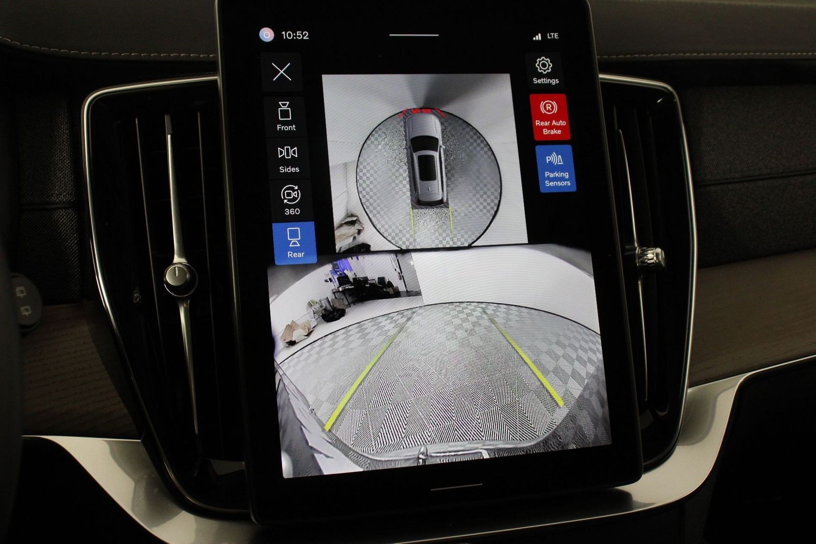 2026 Volvo XC90 Plus - Photo 13