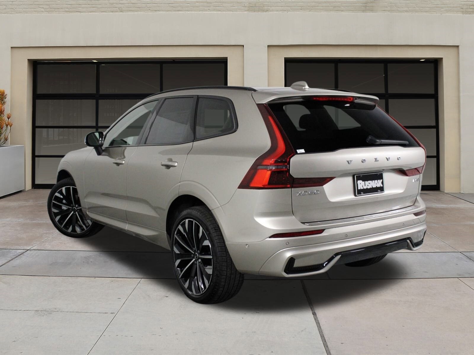 2026 Volvo XC60 B5 photo 3