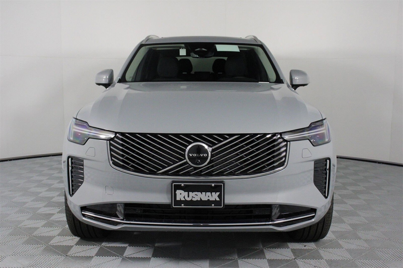 2025 Volvo XC90 Plus photo 2