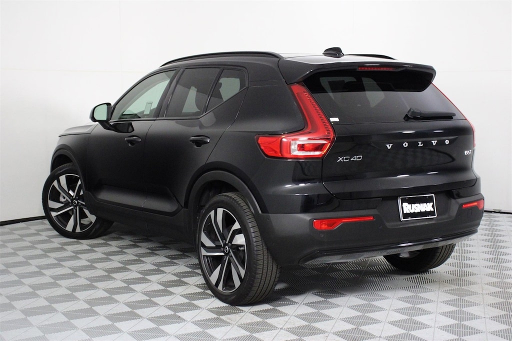 Certified 2025 Volvo XC40 B5 Plus Dark Theme SUV