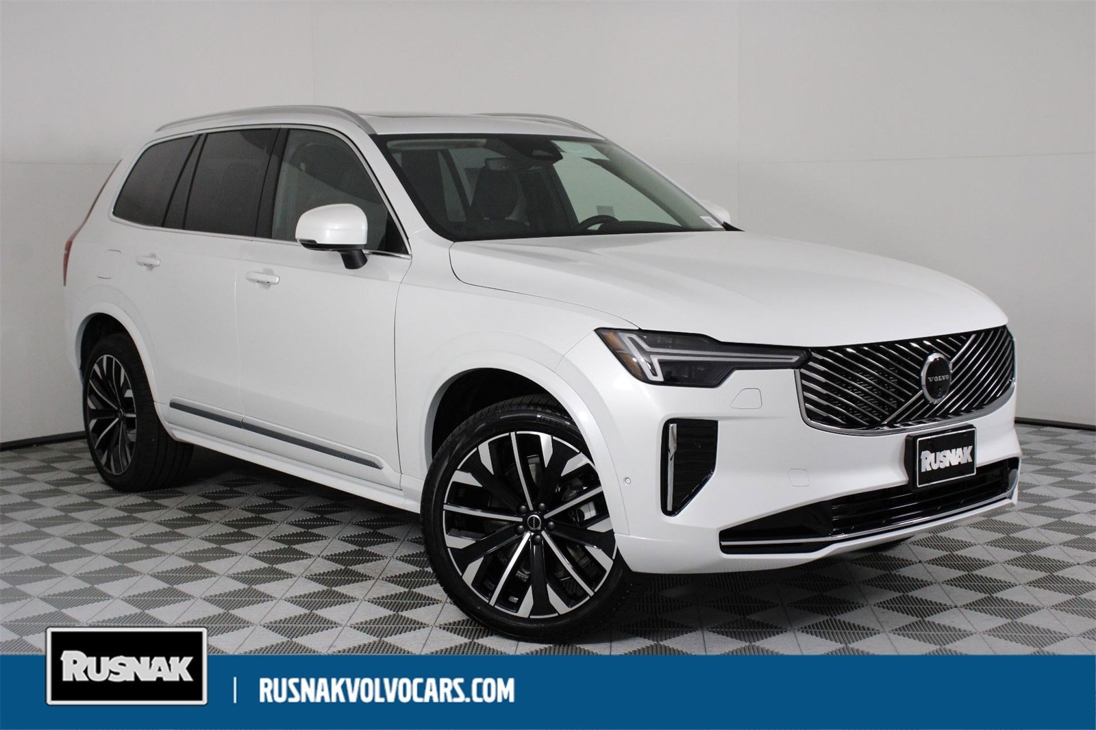 2026 Volvo XC90 Plus's photo