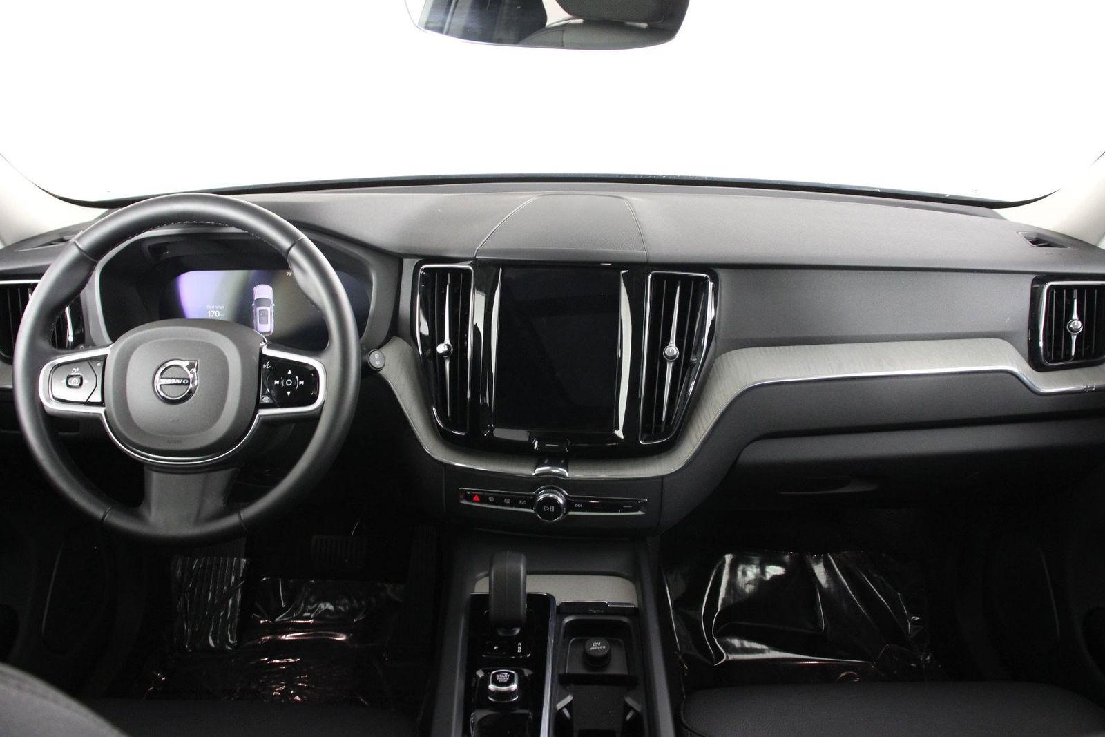 2025 Volvo XC60 B5 Plus photo 6