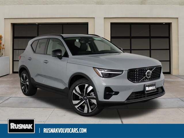 2025 Volvo XC40 B5 Plus Dark Theme AWD SUV