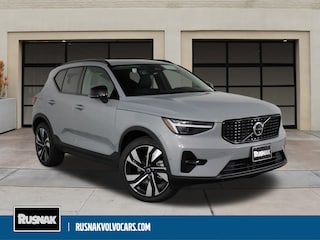 2025 Volvo XC40 B5 Plus Dark Theme AWD SUV