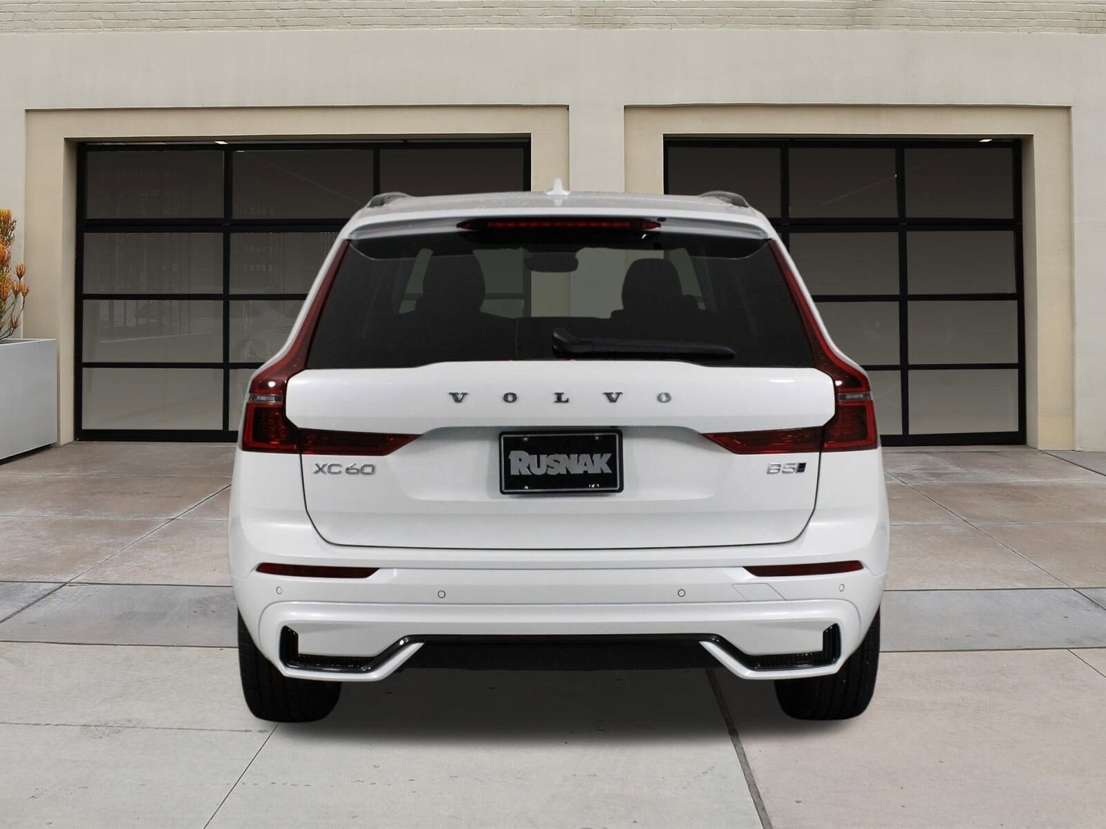 2026 Volvo XC60 B5 Plus photo 4