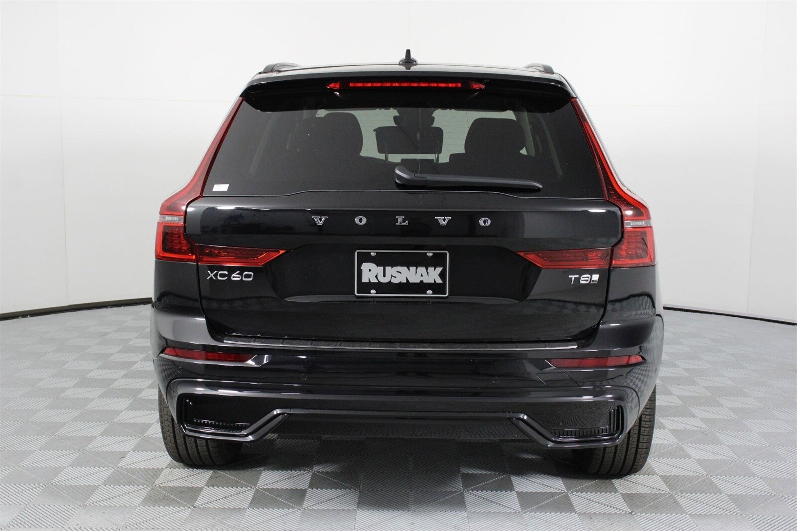 2026 Volvo XC60 T8 photo 4