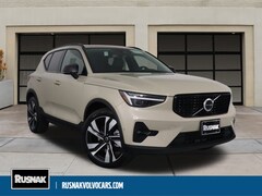 2025 Volvo XC40 B5 Plus Dark Theme AWD SUV